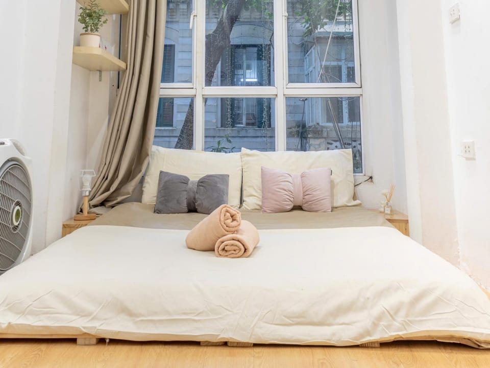 Bed, Photo of the whole room, Bedroom, towels, air conditioner