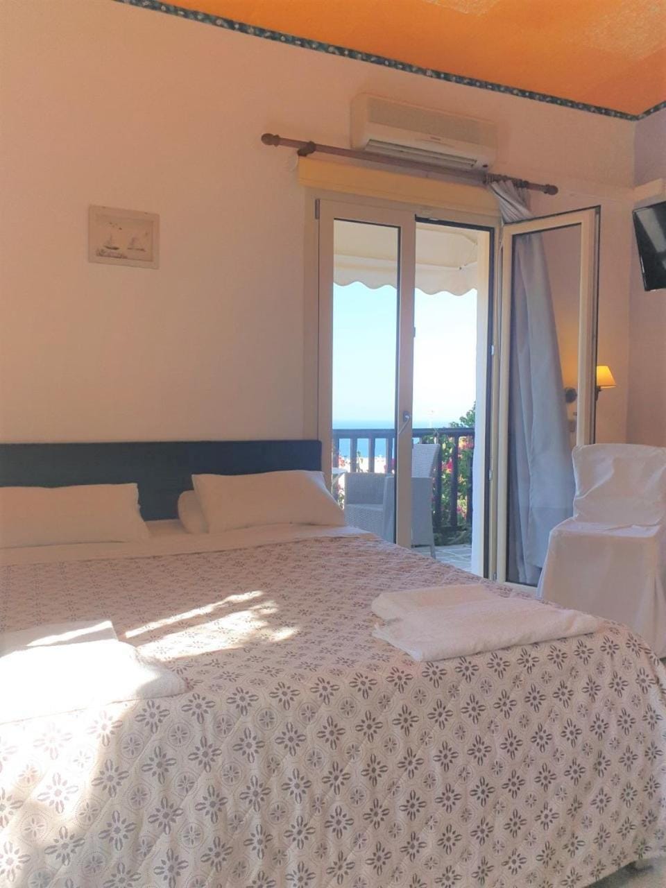 Life is SUITE KORIFI Apartment in Piskopiano