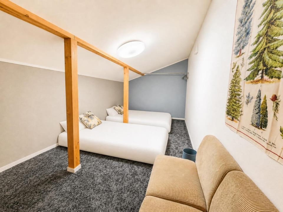 HAKUBA House LuckyStar5 next to shuttle bus station ,711 ,restaurants Modern Chalet Chalet in Hakuba