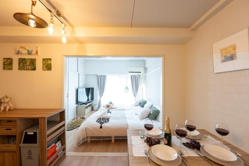 Bed, TV and multimedia, Living room, Photo of the whole room, Dining area, Bedroom, air conditioner