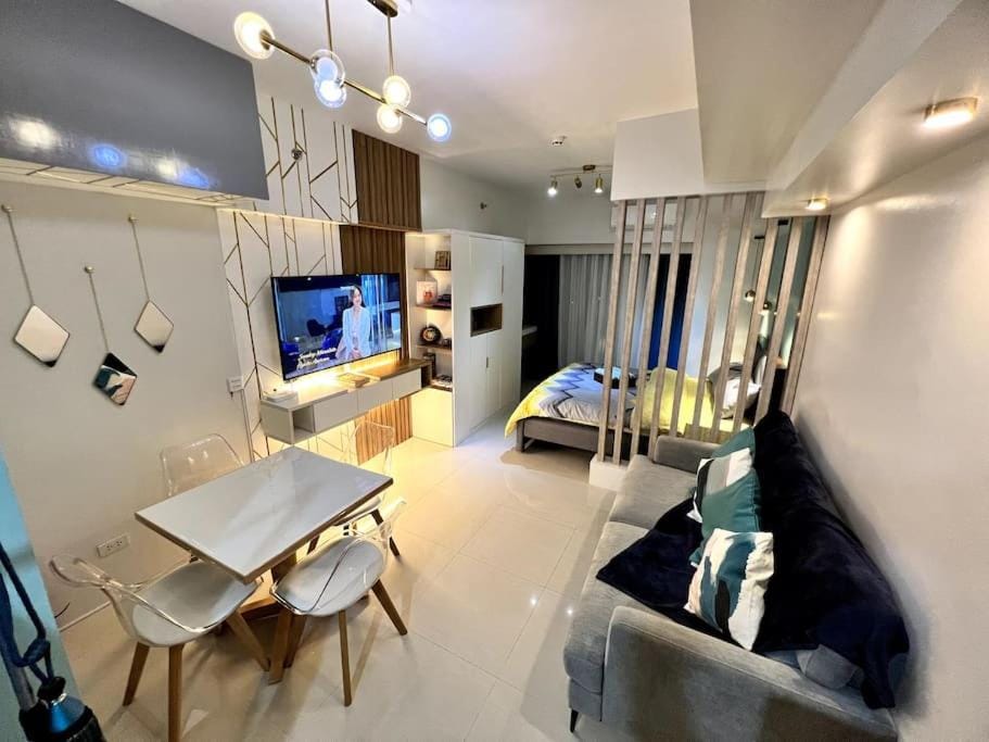 1BR Condo beside Abreeza Mall, Davao City with 200 mbps WI-FI speed Apartment hotel in Davao City
