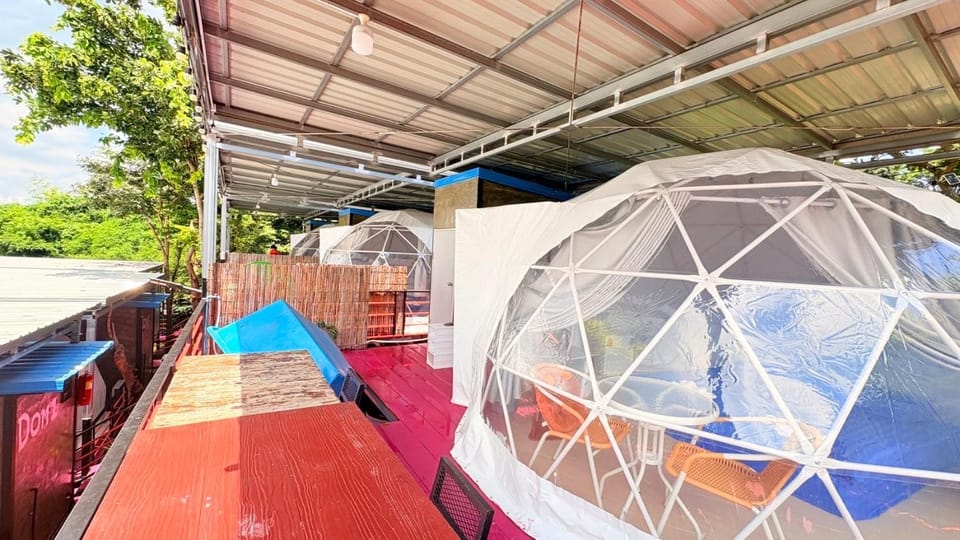 ปลายเขื่อนแคมป์ปิ้ง Dom Luxury tent in Laos