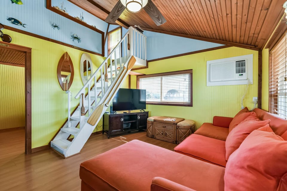 TV and multimedia, Living room, Seating area, furniture, heating, air conditioner