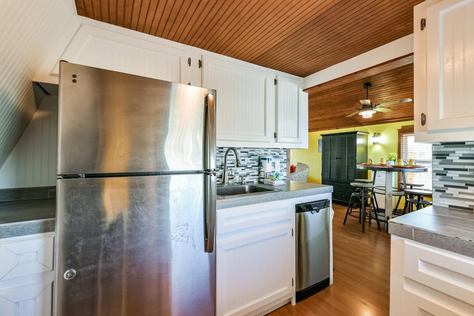 Kitchen or kitchenette, Dining area, dishwasher, furniture