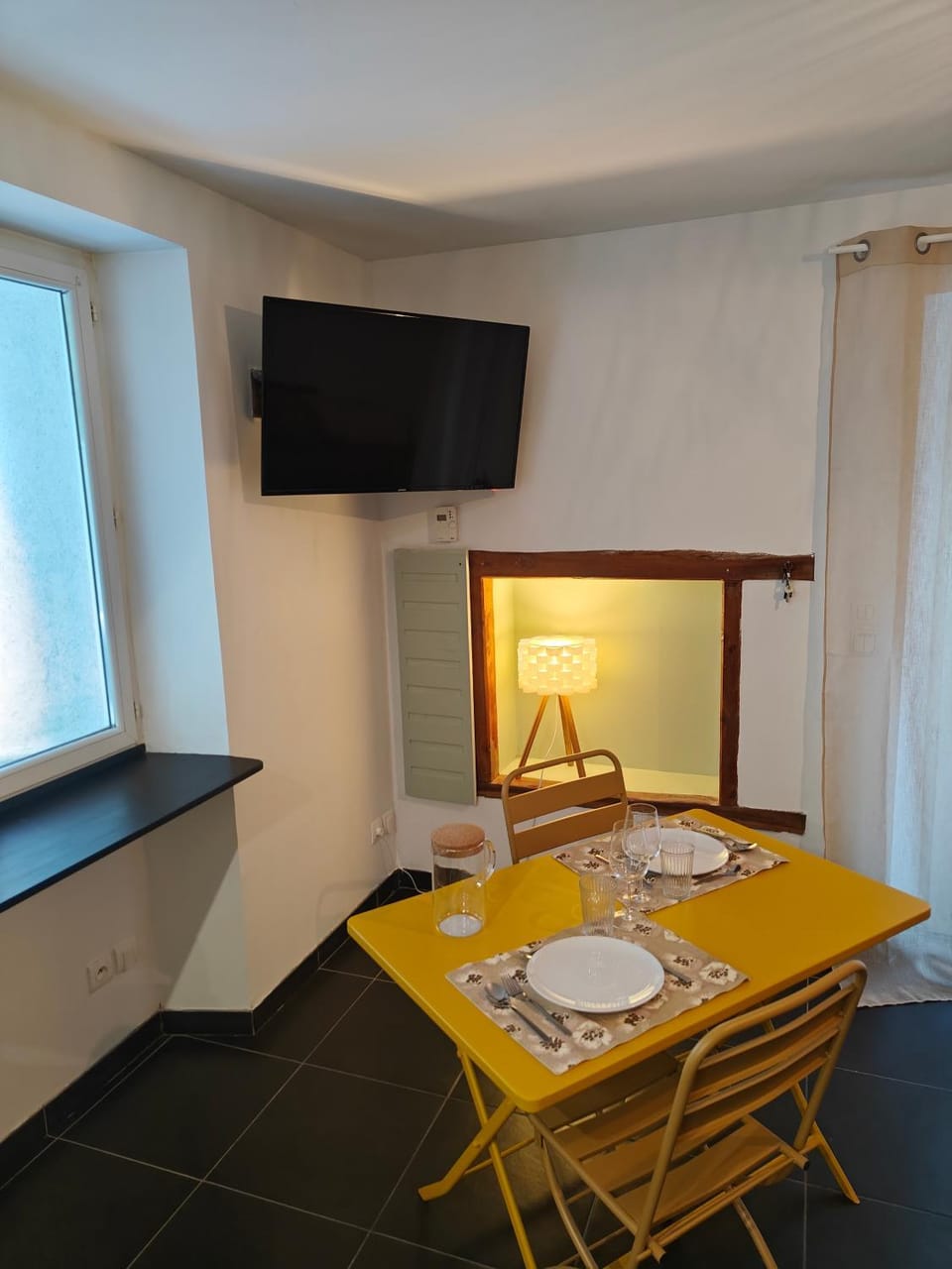 TV and multimedia, Dining area