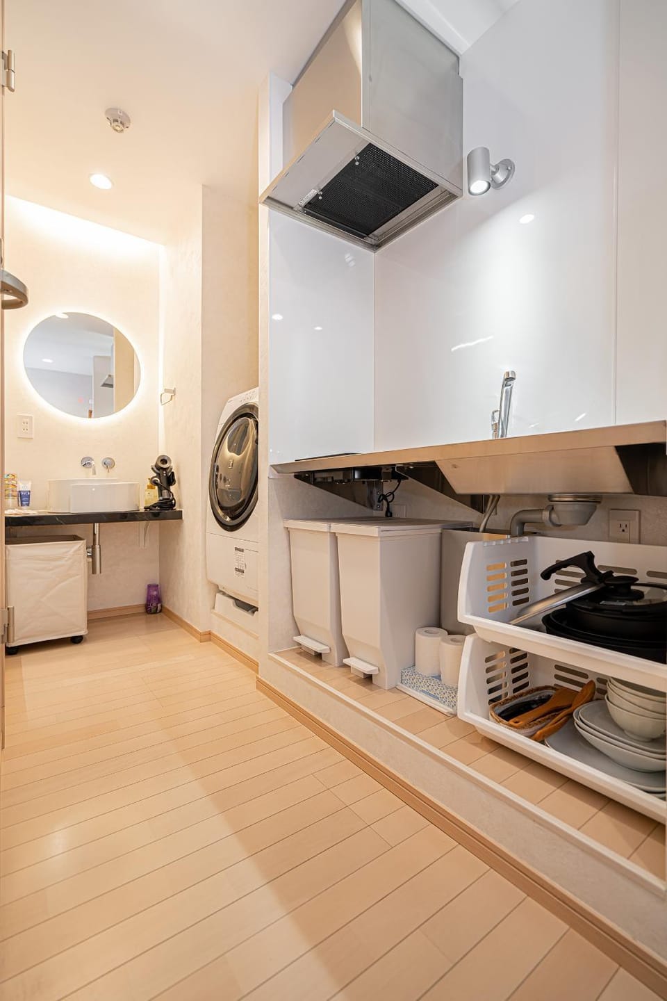 Kitchen or kitchenette, minibar, washing machine
