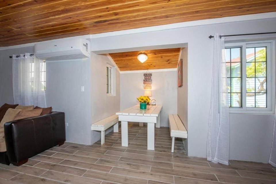 Winfield Manor home House in Governors Harbour