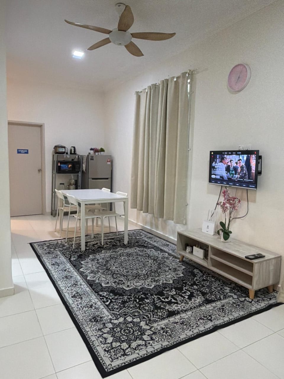 TV and multimedia, Living room, Seating area, Dining area