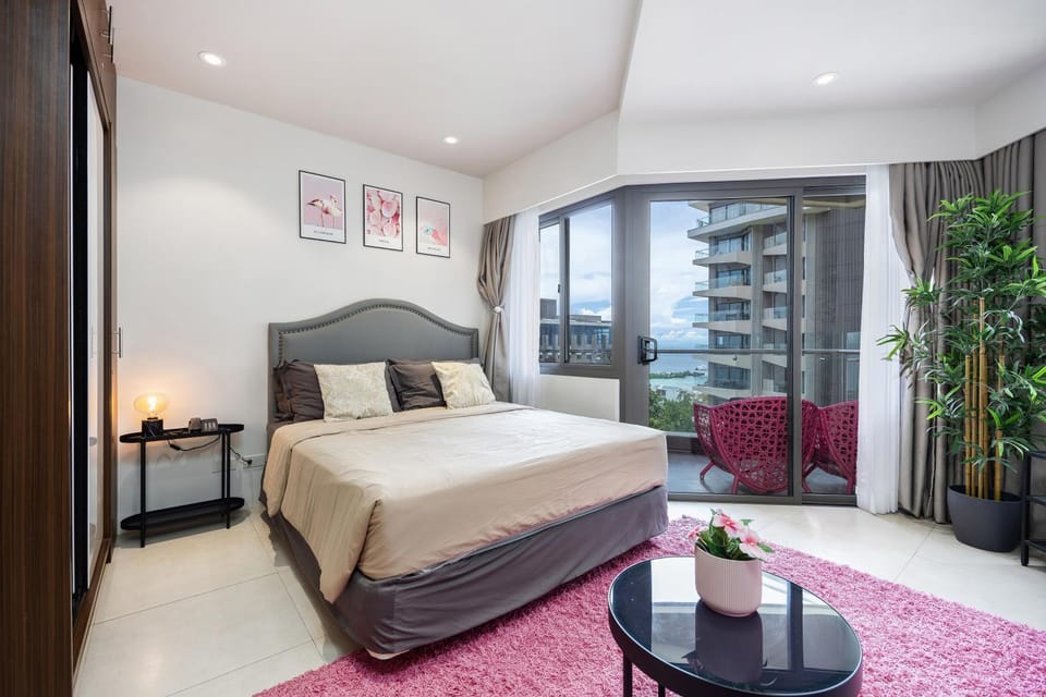 Bed, View (from property/room), Photo of the whole room, Bedroom