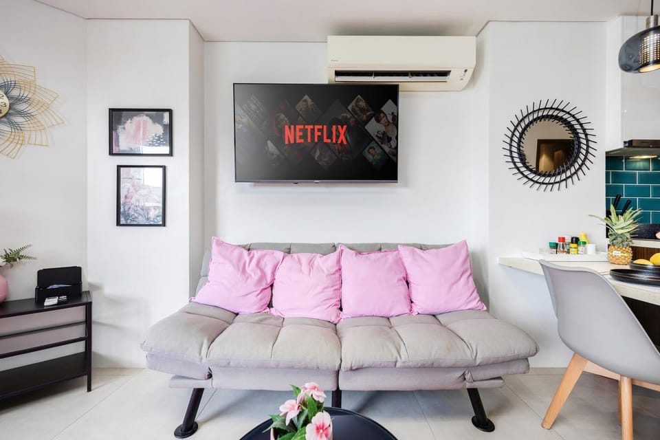 TV and multimedia, Seating area, air conditioner