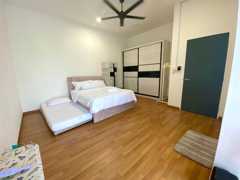 Bed, Bedroom, fireplace, wardrobe, air conditioner