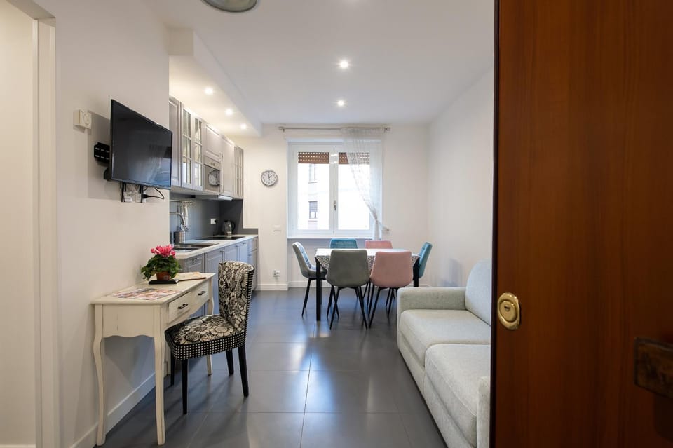 Kitchen or kitchenette, Living room, Dining area