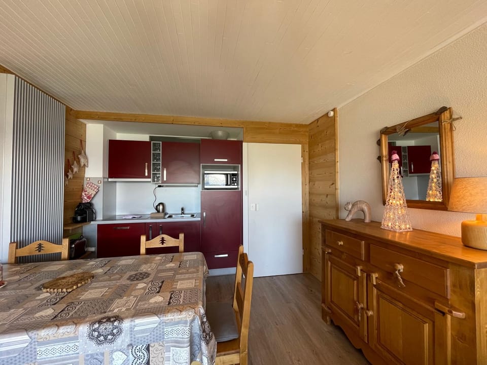 Dining area, kitchen