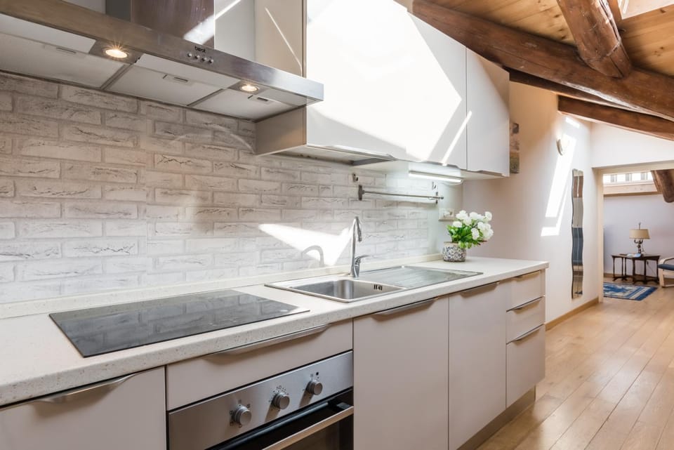 Kitchen or kitchenette, pet friendly, stove