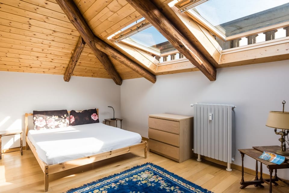 Bed, Photo of the whole room, Bedroom, internet, air conditioner