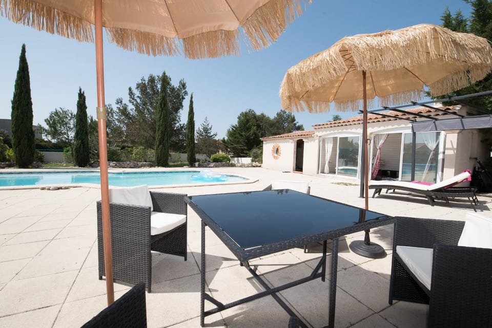 Superbe villa avec piscine chauffée à deux pas de la mer, des Calanques et de Cassis Villa in Carnoux-en-Provence