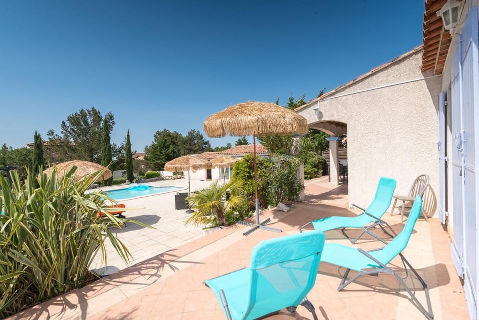 Superbe villa avec piscine chauffée à deux pas de la mer, des Calanques et de Cassis Villa in Carnoux-en-Provence