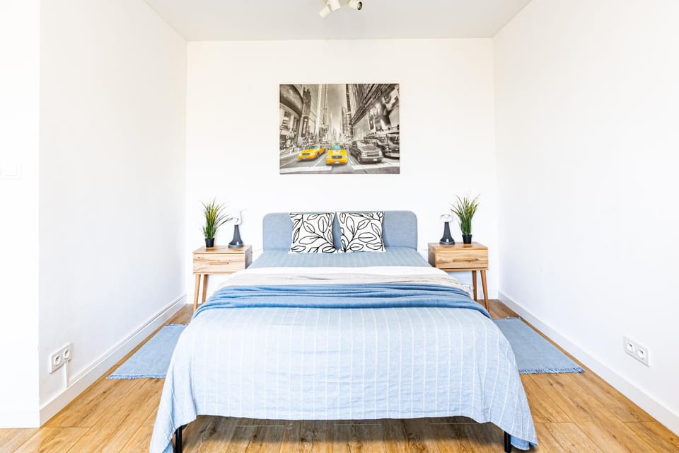 Bed, Living room