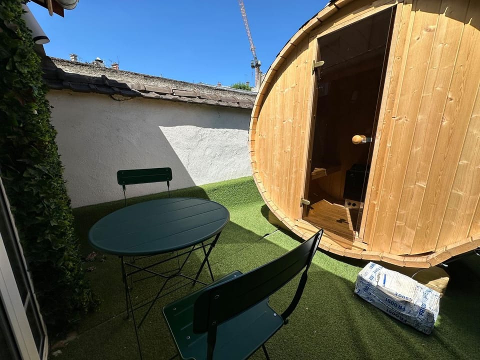 Patio, Sauna