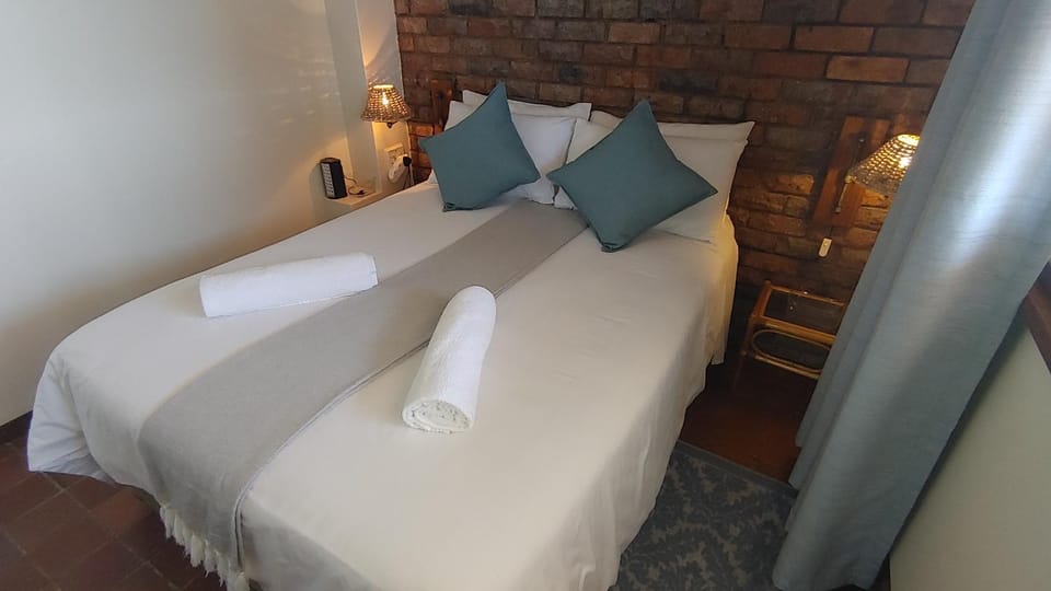 Bed, towels