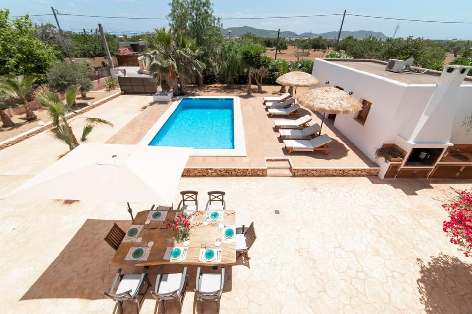Property building, Day, Natural landscape, View (from property/room), Balcony/Terrace, Pool view, Swimming pool, Swimming pool