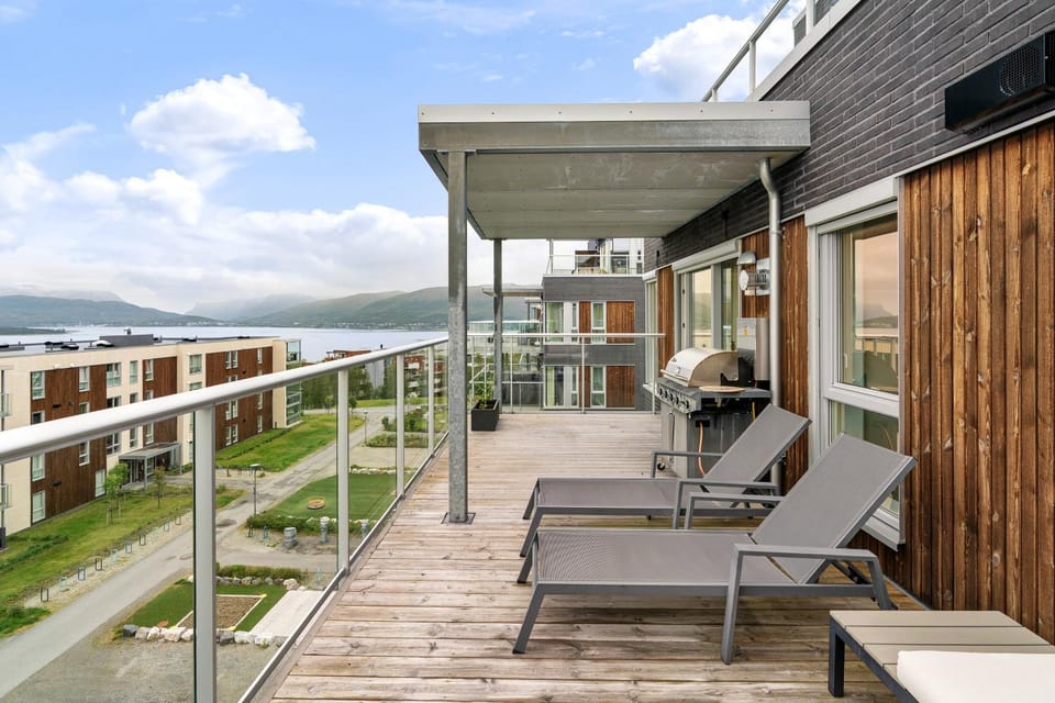 Patio, Day, Balcony/Terrace, Mountain view