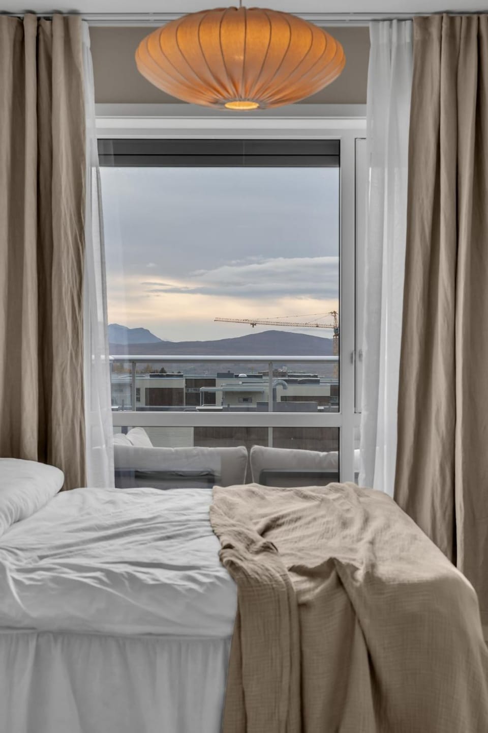 Bed, Bedroom, Mountain view