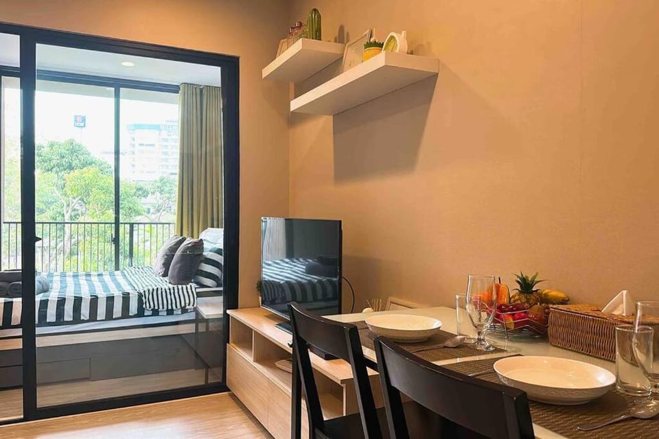 TV and multimedia, Seating area, Dining area