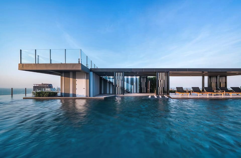 Central Pattaya, Best Pool with 360 View of Pattaya and Best Location Apartment in Pattaya City