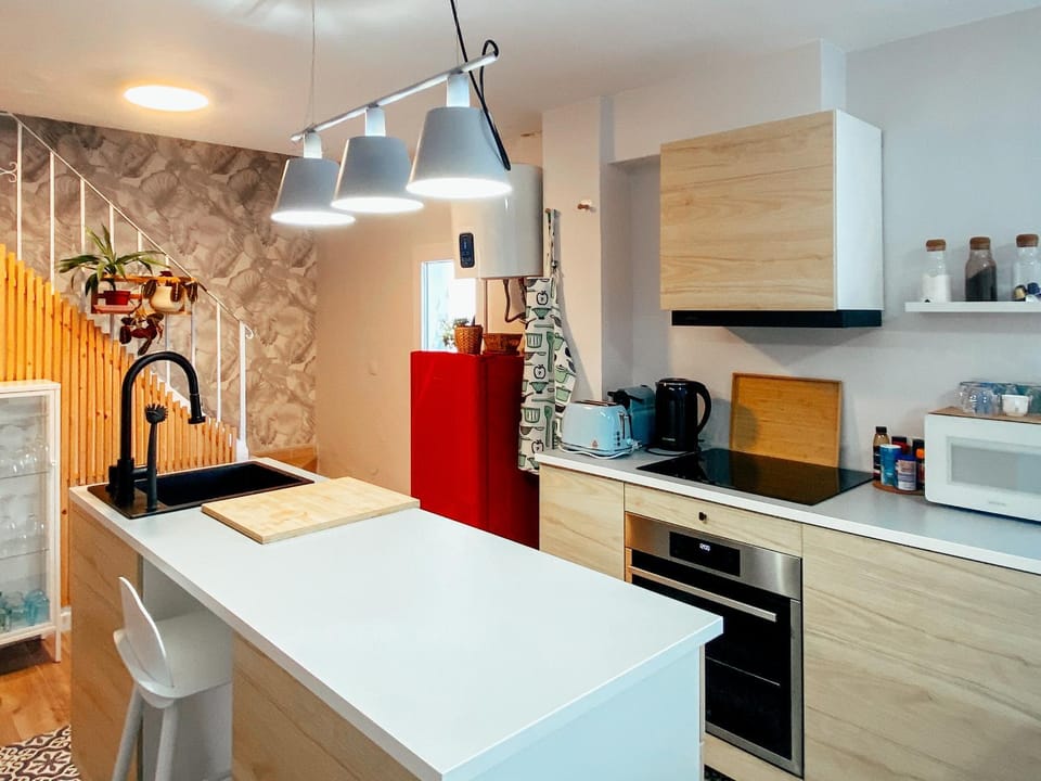 Coffee/tea facilities, Kitchen or kitchenette, oven, toaster