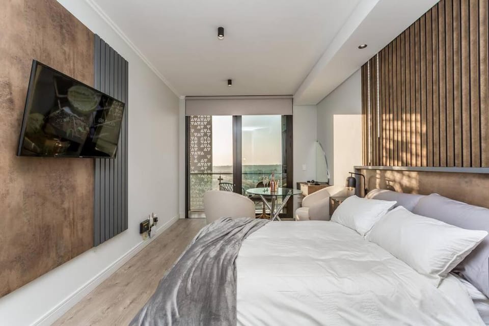 Natural landscape, TV and multimedia, Bedroom