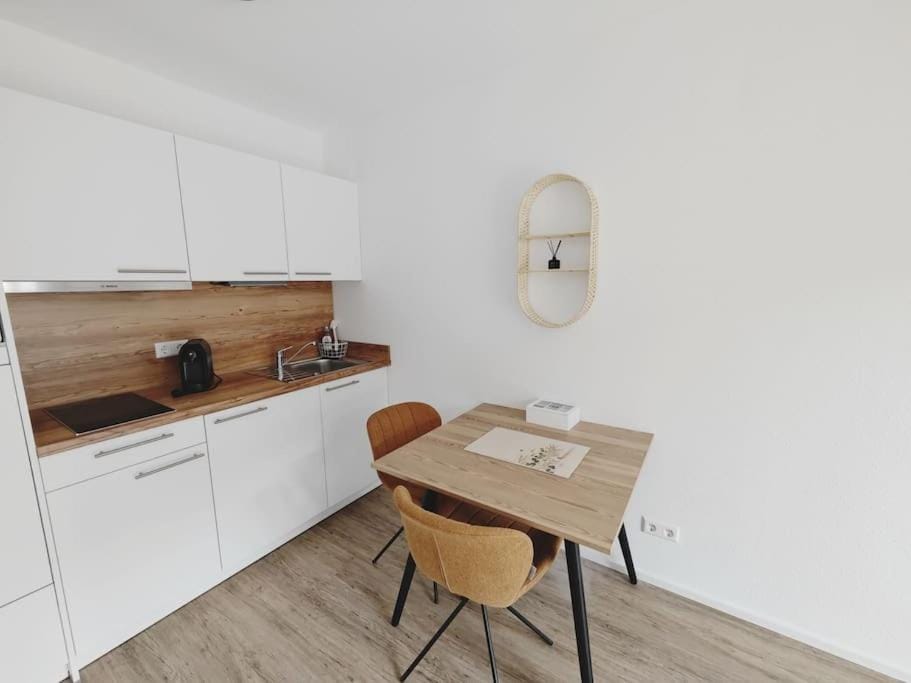 Coffee/tea facilities, Kitchen or kitchenette, Dining area, minibar, stove