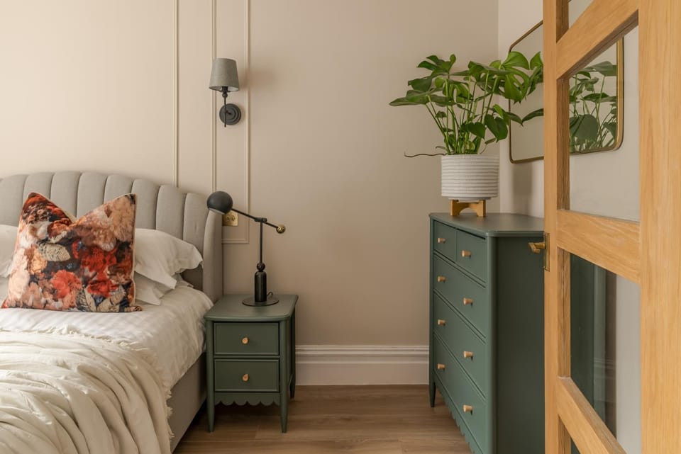 Bed, Photo of the whole room, Bedroom, storage