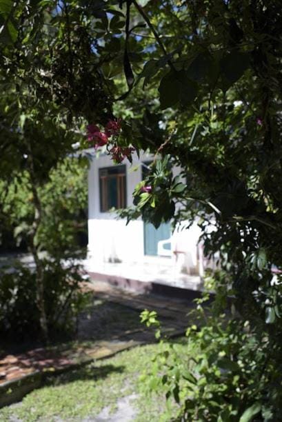 Quartos Simples e Suítes na Ilha do Mel Nova Brasília Hostel in State of Paraná