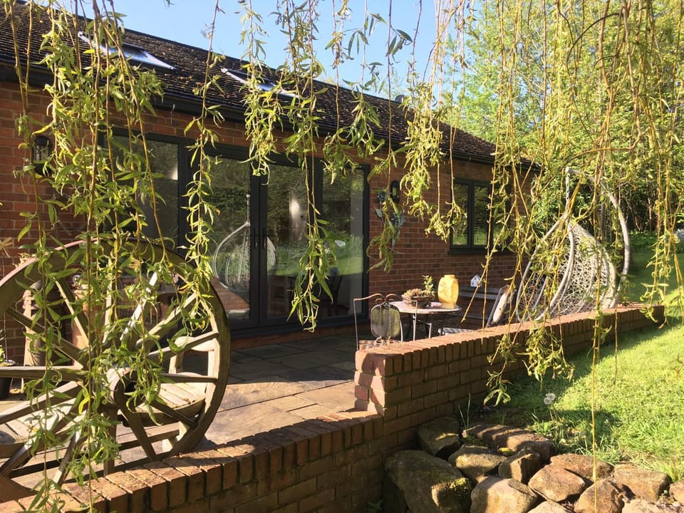 The White House Garden Cottage Apartment in Amber Valley