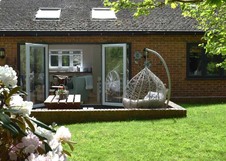 The White House Garden Cottage Apartment in Amber Valley