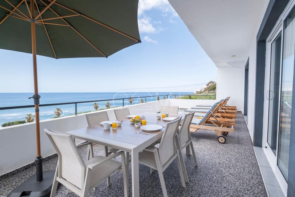 Esterinha's Ocean Apartment by GALMI Apartment in Madeira District