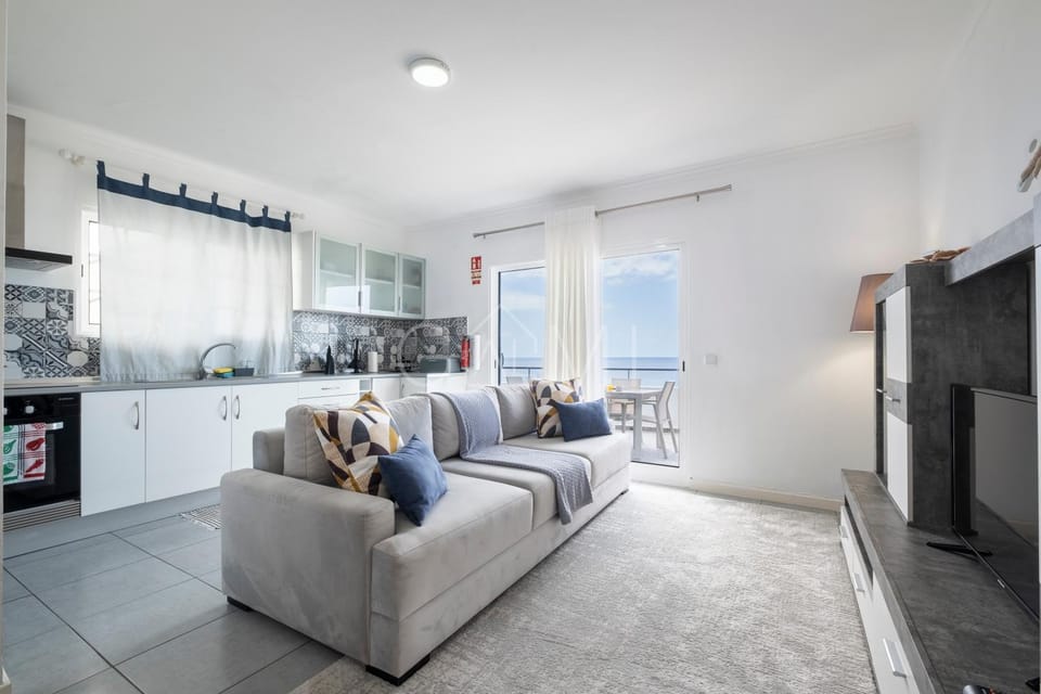 Esterinha's Ocean Apartment by GALMI Apartment in Madeira District