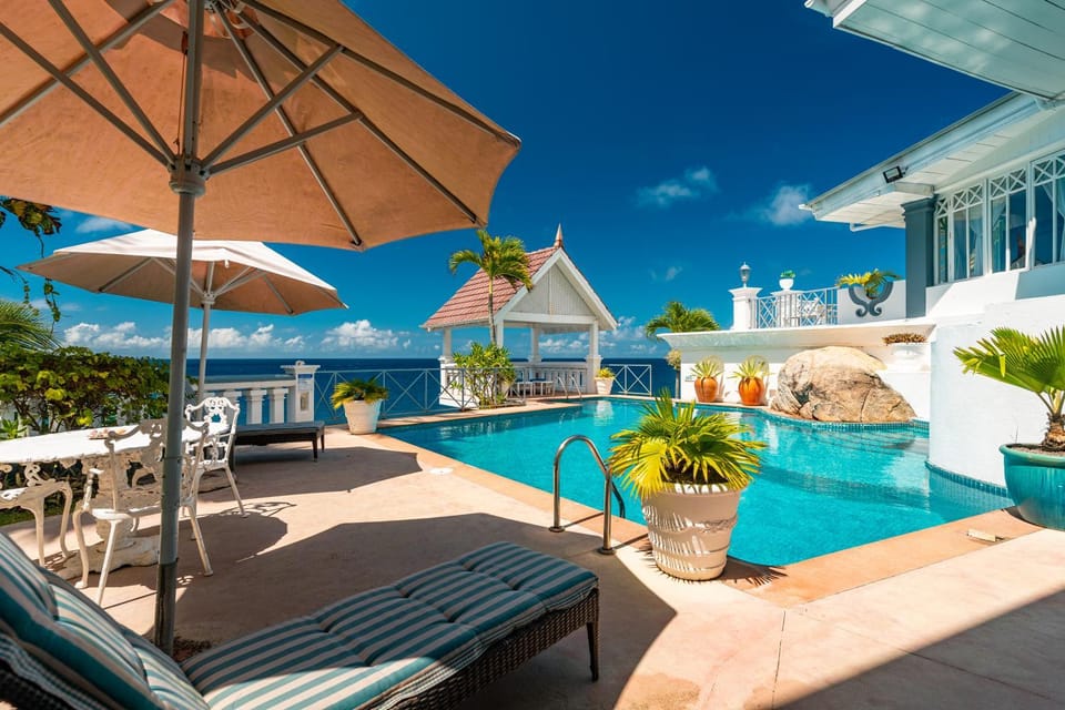 Pool view, Swimming pool, sunbed
