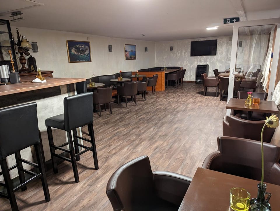Restaurant/places to eat, Communal lounge/ TV room, TV and multimedia, Lounge or bar, Banquet/Function facilities, Seating area, Evening entertainment