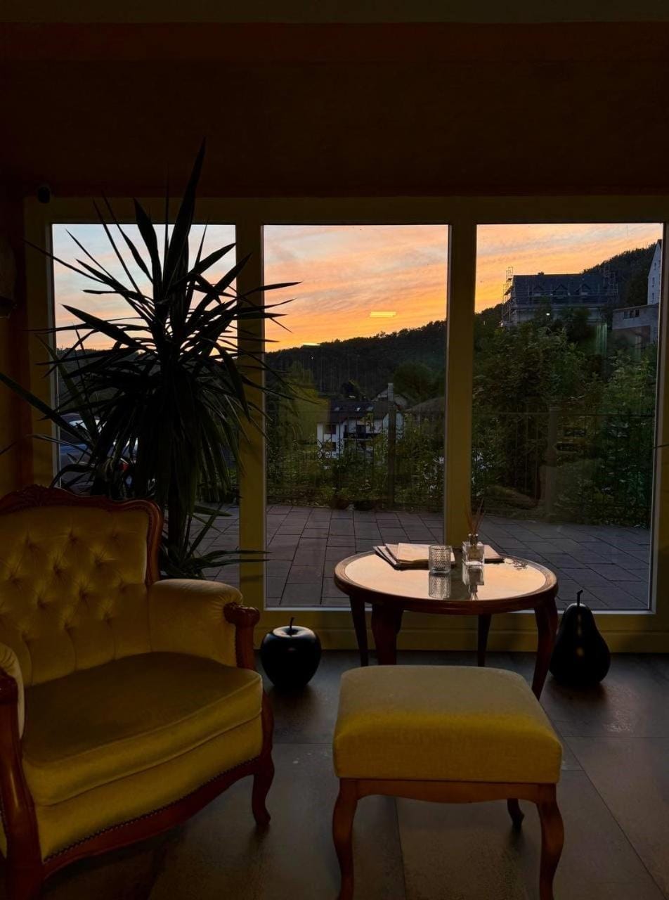 Communal lounge/ TV room, View (from property/room)