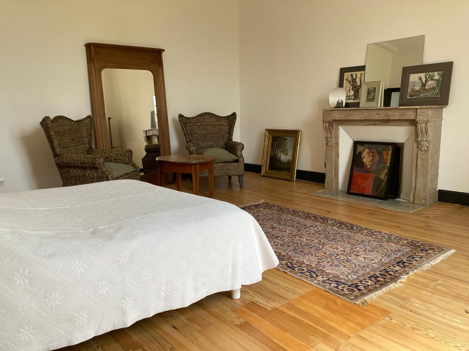 Photo of the whole room, Bedroom, flat iron
