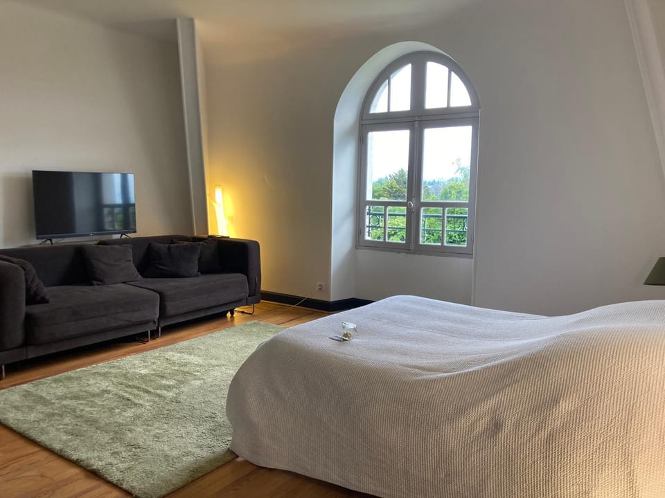 TV and multimedia, Photo of the whole room, Bedroom