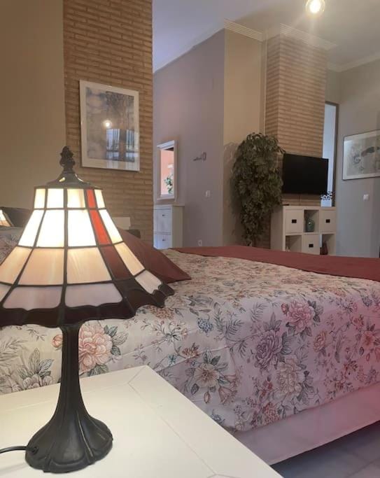 Bed, TV and multimedia, Bedroom