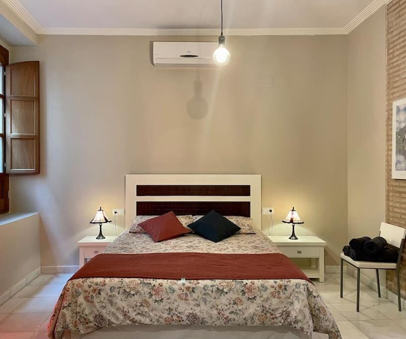 Bed, Photo of the whole room, Bedroom, air conditioner