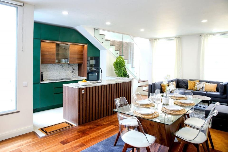 Kitchen or kitchenette, Living room, Seating area, Dining area, Family, heating, microwave, stove