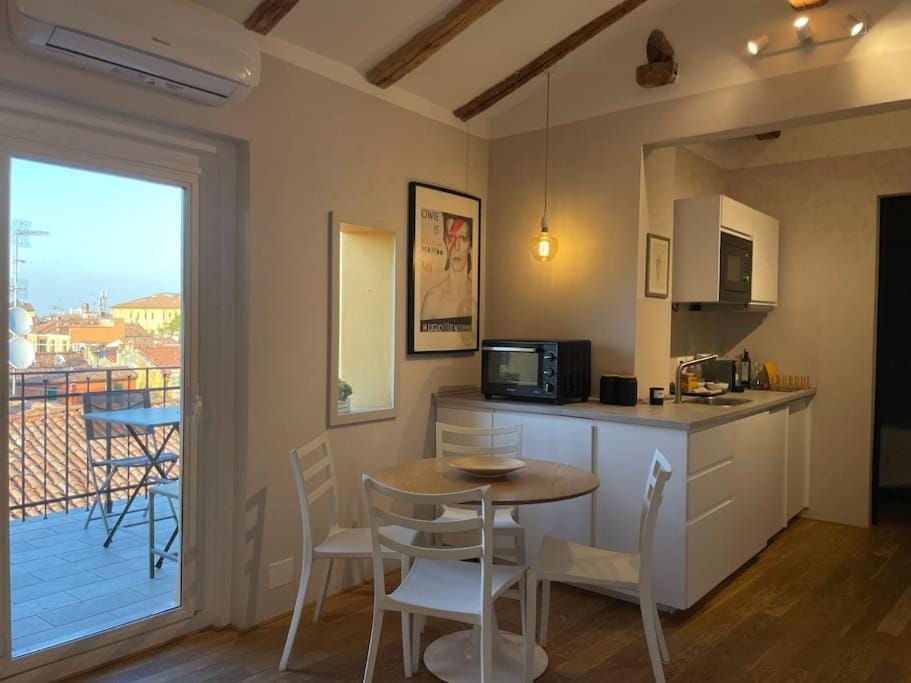 Romantic attic room with panoramic view Apartment in Bologna
