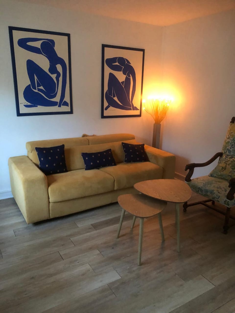 Bed, Living room
