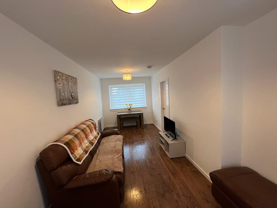 TV and multimedia, Living room, Photo of the whole room, Seating area, Evening entertainment