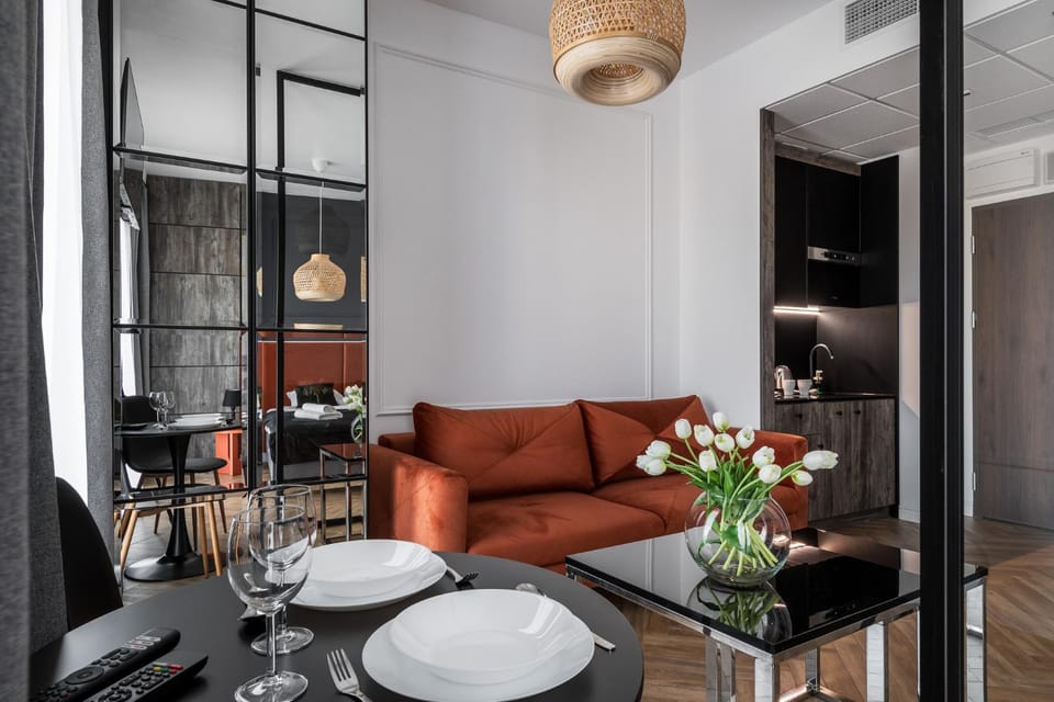 Kitchen or kitchenette, Seating area, Dining area